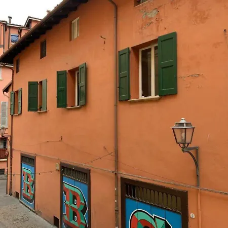 Whouse Gold Towers *